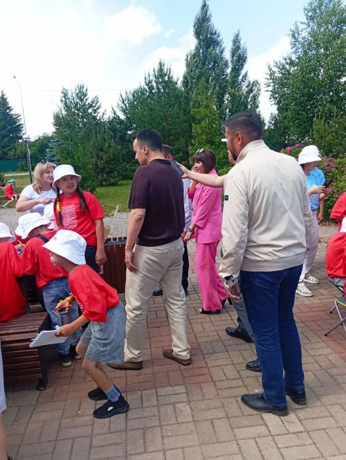 «Туган ягым» мәдәният һәм ял паркында Алдынгылар хәрәкәте мәктәп яны лагерьларында ял итүче балаларны матур чарага җыйды