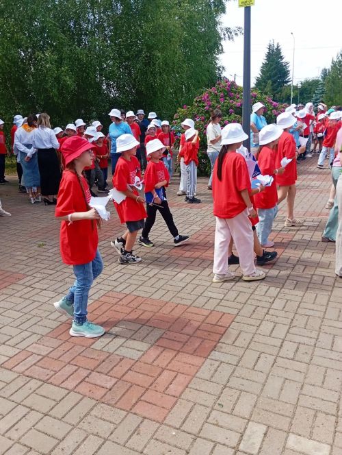 «Туган ягым» мәдәният һәм ял паркында Алдынгылар хәрәкәте мәктәп яны лагерьларында ял итүче балаларны матур чарага җыйды