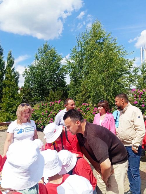 «Туган ягым» мәдәният һәм ял паркында Алдынгылар хәрәкәте мәктәп яны лагерьларында ял итүче балаларны матур чарага җыйды