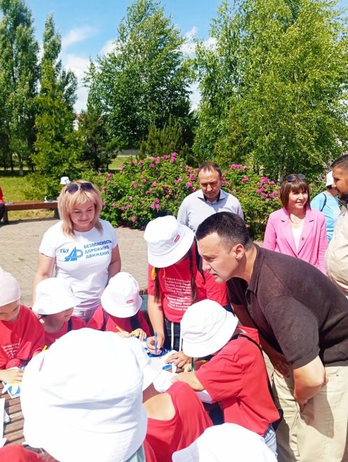 «Туган ягым» мәдәният һәм ял паркында Алдынгылар хәрәкәте мәктәп яны лагерьларында ял итүче балаларны матур чарага җыйды