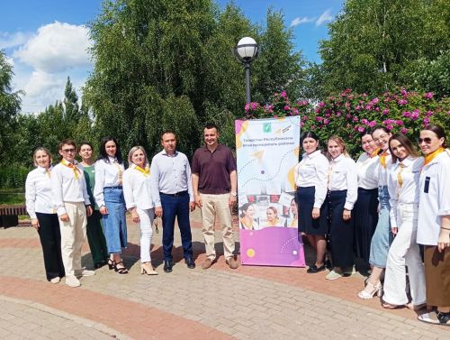 «Туган ягым» мәдәният һәм ял паркында Алдынгылар хәрәкәте мәктәп яны лагерьларында ял итүче балаларны матур чарага җыйды