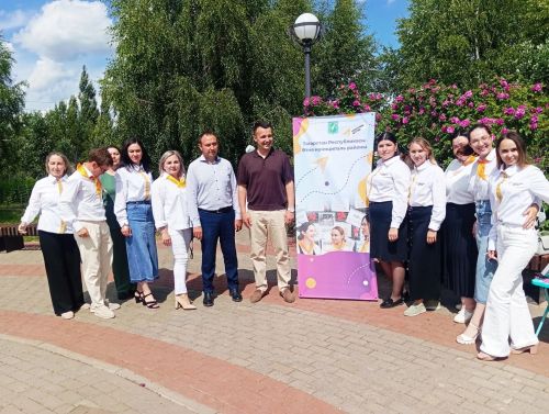 «Туган ягым» мәдәният һәм ял паркында Алдынгылар хәрәкәте мәктәп яны лагерьларында ял итүче балаларны матур чарага җыйды