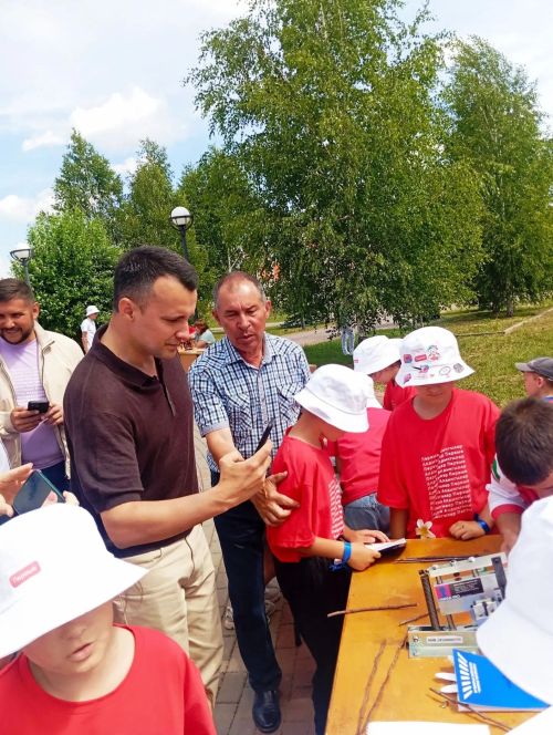 «Туган ягым» мәдәният һәм ял паркында Алдынгылар хәрәкәте мәктәп яны лагерьларында ял итүче балаларны матур чарага җыйды