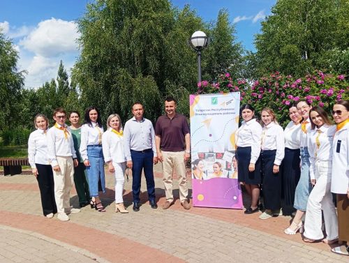 «Туган ягым» мәдәният һәм ял паркында Алдынгылар хәрәкәте мәктәп яны лагерьларында ял итүче балаларны матур чарага җыйды