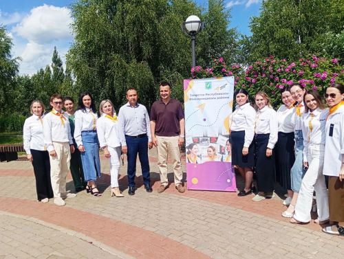 «Туган ягым» мәдәният һәм ял паркында Алдынгылар хәрәкәте мәктәп яны лагерьларында ял итүче балаларны матур чарага җыйды