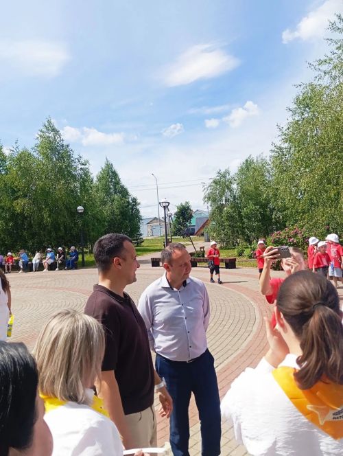 «Туган ягым» мәдәният һәм ял паркында Алдынгылар хәрәкәте мәктәп яны лагерьларында ял итүче балаларны матур чарага җыйды