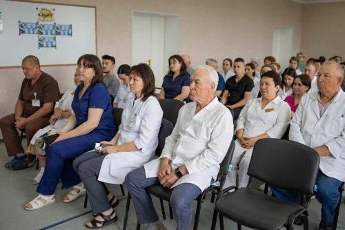 Район үзәк больницасы коллективы яңа баш табиб белән танышты