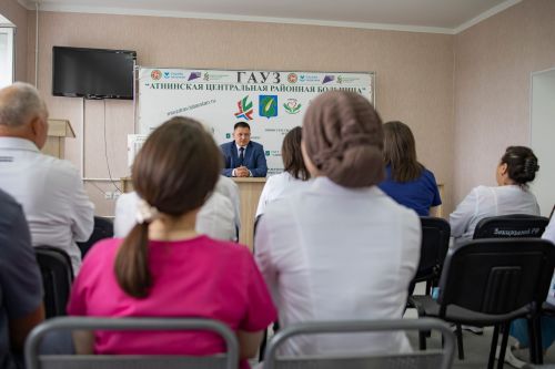 Район үзәк больницасы коллективы яңа баш табиб белән танышты