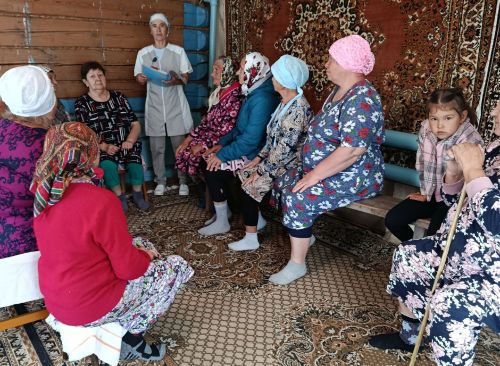 Айшияз авыл китапханәчесе медицина хезмәткәре белән очрашу оештырды
