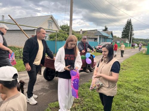 Иске Мәңгәр авылында балалар сабан туена бирнә җыйдылар