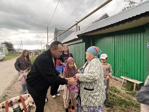 Иске Мәңгәр авылында балалар сабан туена бирнә җыйдылар