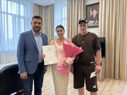 Әтнәдә махсус хәрби операция зонасыннан ялга кайткан Рәдис Хаҗиев сөйгәне Зөлфия белән никахларын рәсмиләштерделәр