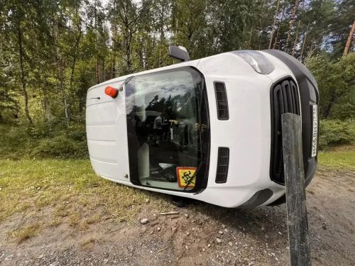 12 бала булган Ford Transit микроавтобусы юл һәлакәтенә очраган