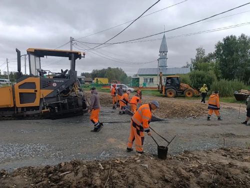 Ары авылында күпфункцияле үзәк әйләнәсенә асфальт җәю эшләре бара