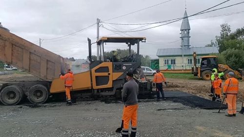 Ары авылында күпфункцияле үзәк әйләнәсенә асфальт җәю эшләре бара