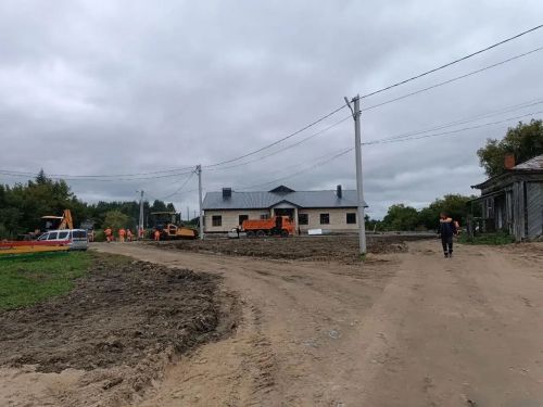 Ары авылында күпфункцияле үзәк әйләнәсенә асфальт җәю эшләре бара