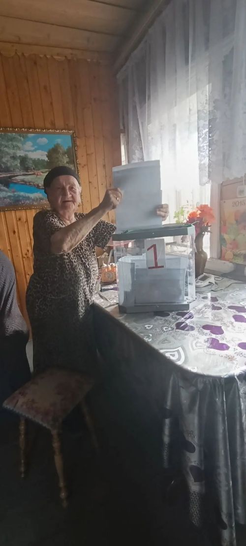 Сайлауга килә алмаучы өлкәннәр өйләрендә сайладылар