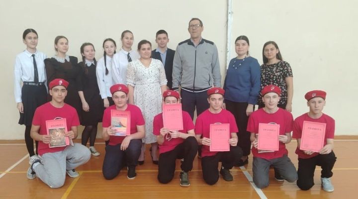Бәрәскә урта мәктәбенең «Яшь армиячеләре» өчен «Ягез әле, егетләр!» дип исемләнгән хәрби спорт ярышы булып узды