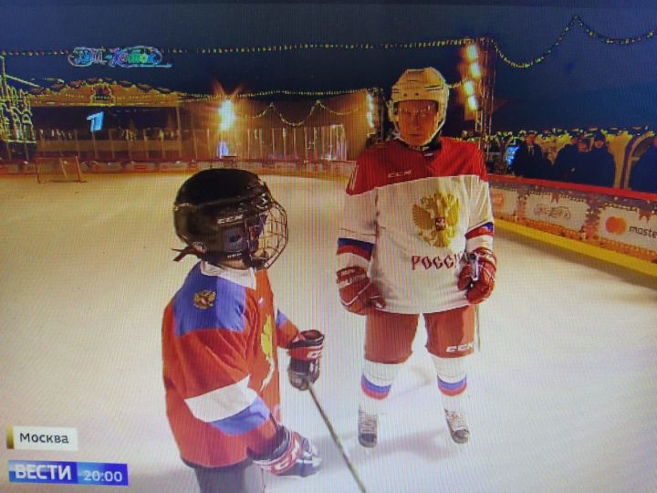 Россия Президенты Кызыл мәйданга хоккей уйнарга килде