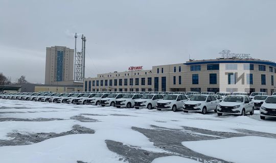 ТР Президенты авыл хастаханәләренә яңа автомобильләр тапшырды