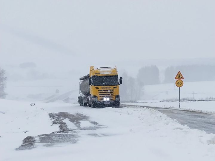 Әтнәдә юллар бозлавык, машиналар таудан менә алмыйлар