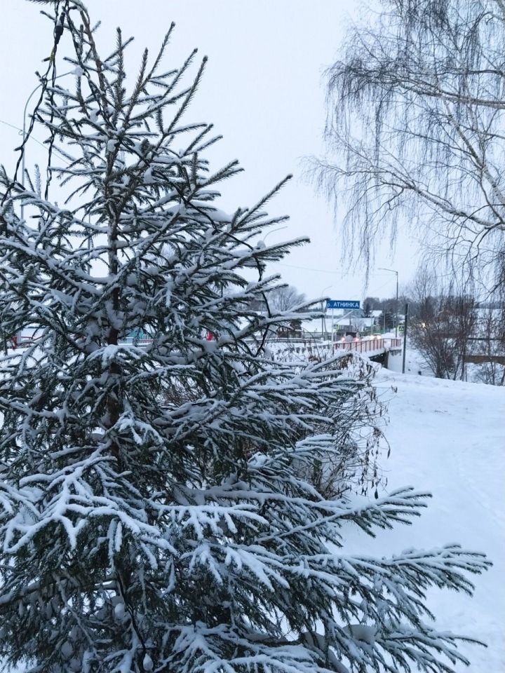 Урам буйлап, салып алган хатын,  айкап-чайкап бара гәүдәсен
