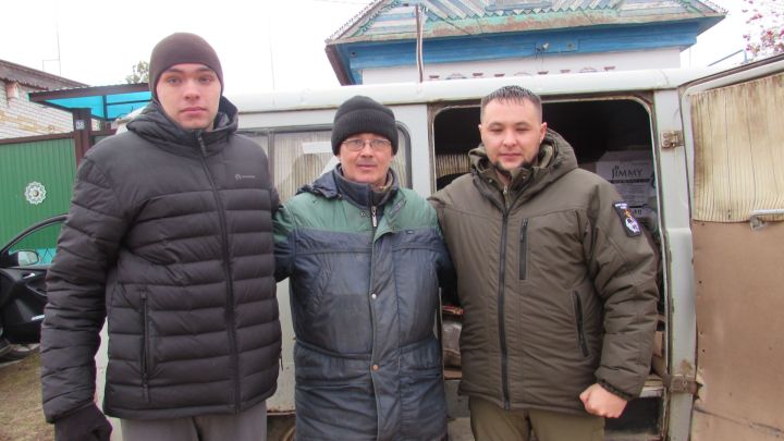 Данил Гаффаров СВОдагы егетләргә «УАЗ-буханка» машинасын бүләк итеп бирде