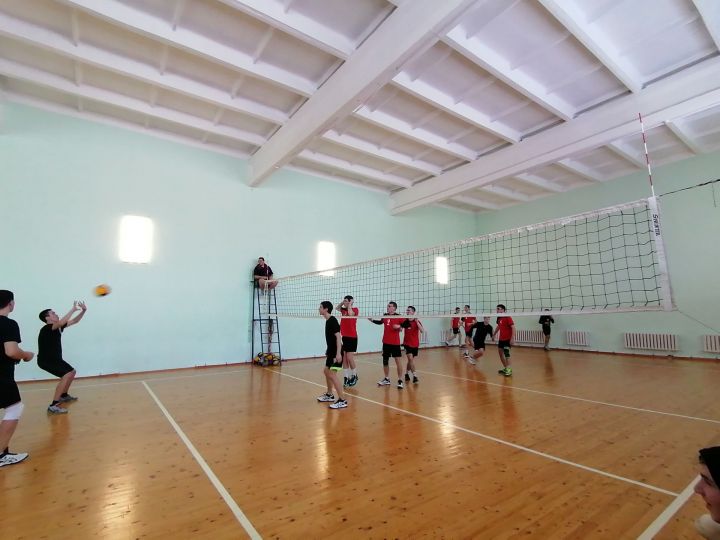 Зөлфәт Хәйруллин истәлегенә волейбол ярышыннан фоторепортаж