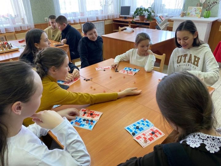 Әтнә үзәк китапханәсендә “Күңелле уеннар көне” көне үтте