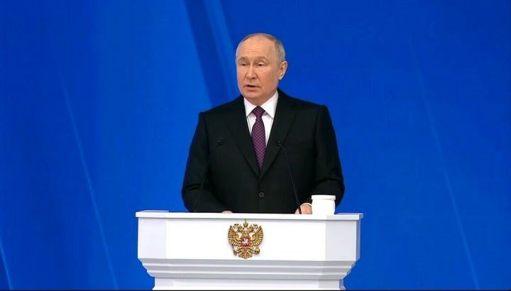 Путин 2025 елда бюджетта эшләүчеләргә хезмәт хакы түләүнең яңа моделен эшләргә кушты
