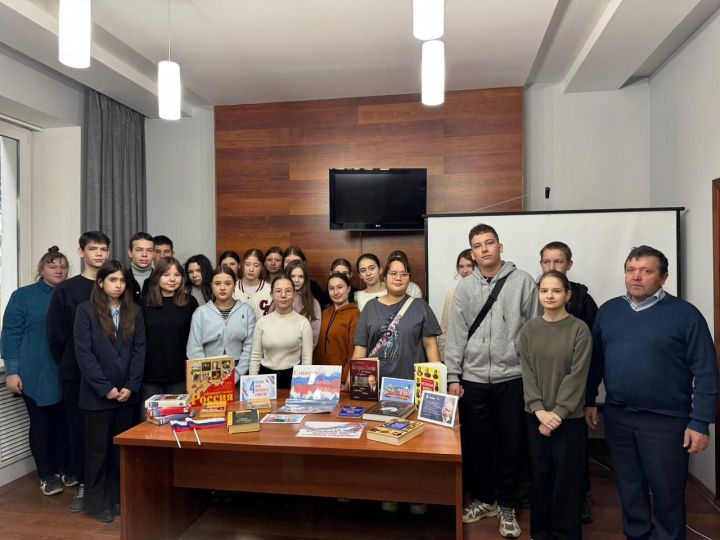 Үзәк китапханәдә студентлар белән  мавыктыргыч очрашу узды
