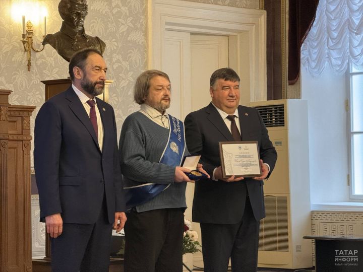 Лобачевский премиясен Казанда Петербург математигына тапшырдылар