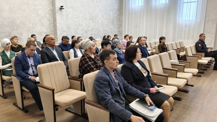 Әтнәдә балигъ булмаганнар белән эшләү комиссиясенең чираттагы утырышы узды