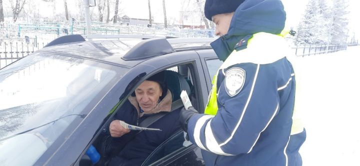 Яңа ел уңаеннан юл иминлеге инспекторлары район юлларында рейд үткәрделәр