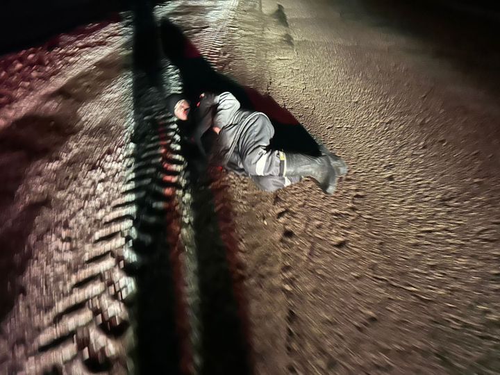 Бәла аяк астында