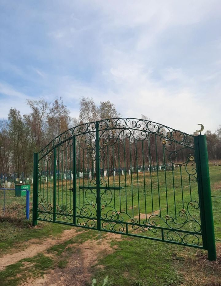 Олы Мәңгәр зиратына матур капка куелды