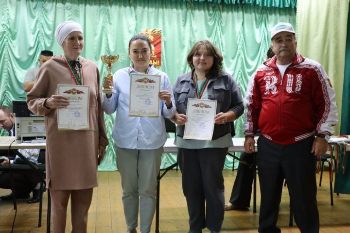 Миңгәр Сабантуе мәйданчыгында традицион шахмат-шашка ярышы үткәрелде