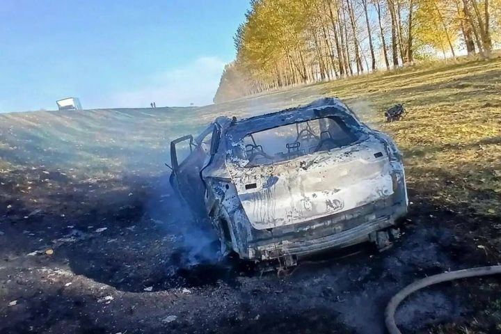 Татарстан трассасында «КАМАЗ» белән бәрелешкән җиңел машина йөртүчесе һәлак булган
