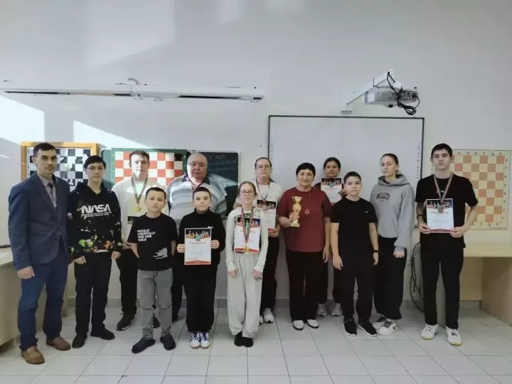 Әтнә районы укучылары арасында хәрби һәм хезмәт батырлыгы елына багышланган XX Спартакиада кысаларында классик шахмат ярышы узды