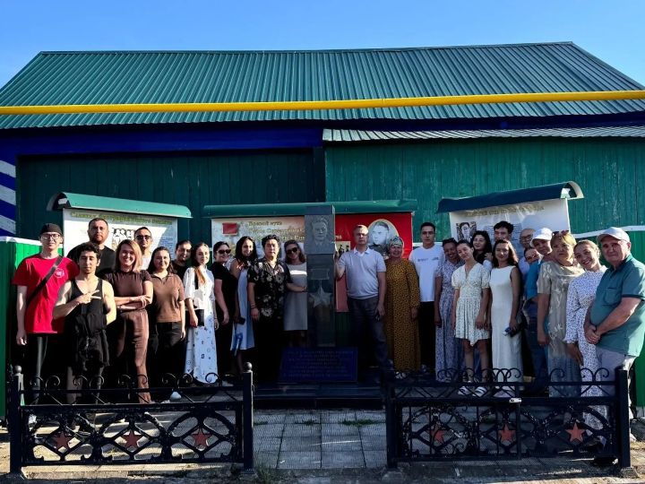 Әтнә татар дәүләт драма театрында Калмыкия Рус драма һәм комедия театры сәнгать җитәкчесе, режиссер  спектакль куячак