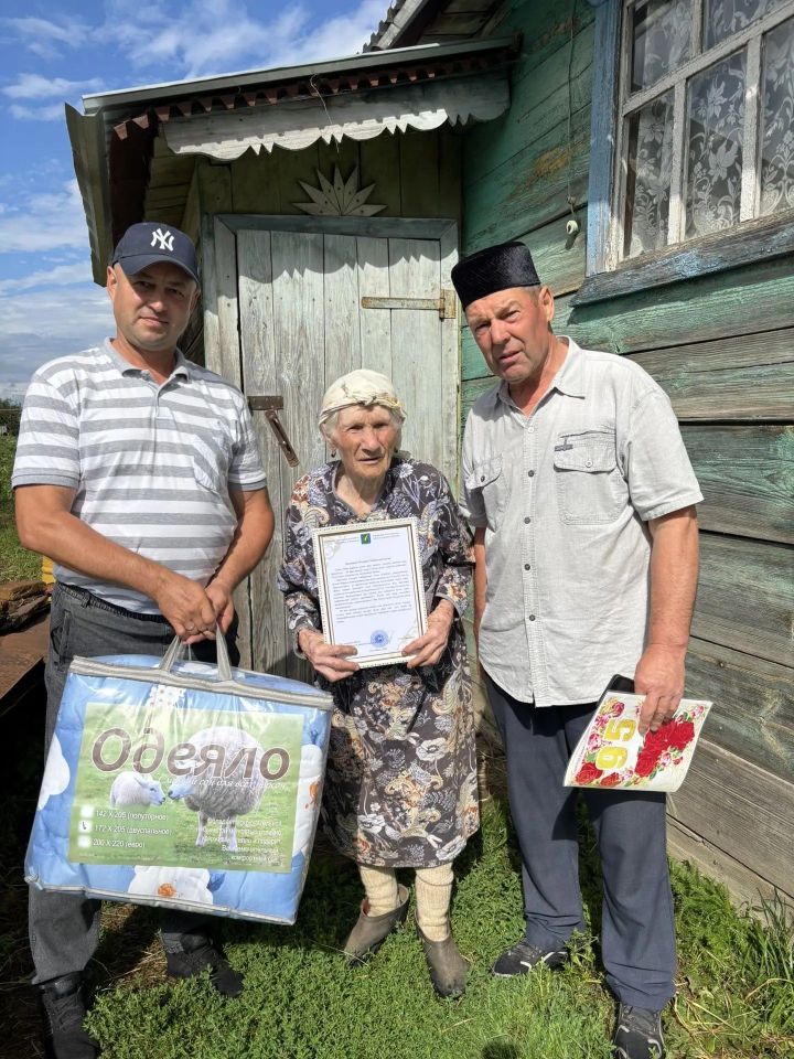 Олы Әтнә авылында яшәүче Гөлчирә апа Габдрахманова   95 яшьлек юбилеен билгеләп үтте