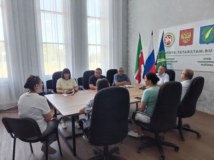Әтнә районы администрациясендә гаиләләргә хокукый ярдәм күрсәтелде
